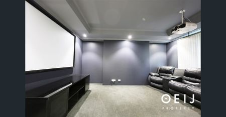 FANTASTIC FAMILY FUN - Photo 2