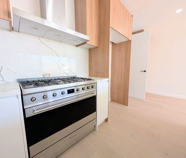 4 Bedroom, 3 Bathroom, 2 Car – Luxury Tri-Level Townhome - Photo 5