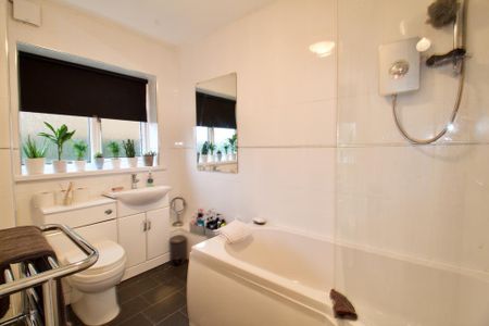 2 bedroom maisonette to rent - Photo 4