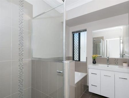 MODERN 4 BEDROOM HOME IN POPULAR SUBURB OF COSGROVE - Photo 4