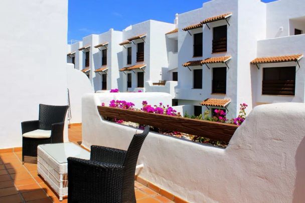 Alquiler de piso en Calle Igualeja - Photo 1