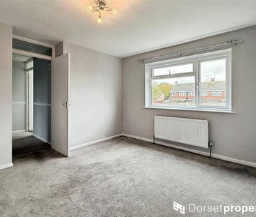 3 bedroom end of terrace house to rent - Photo 2