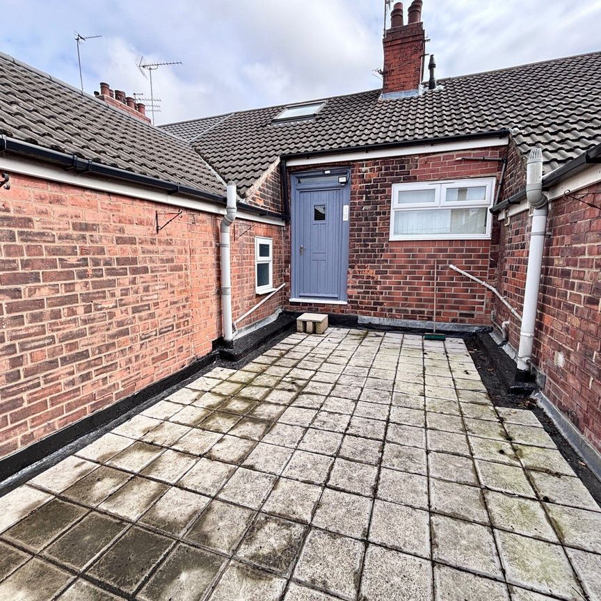 Chanterlands Avenue, Hull - Photo 1