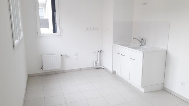 location Appartement T4 DE 83.9m² À VILLEURBANNE - Photo 1
