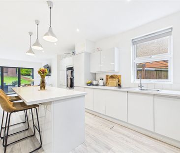 4 bedroom House in Clare Road, Maidenhead - Photo 1