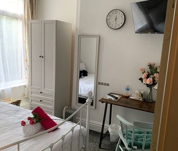 Room in a Shared House, Sheffield, S5 - Photo 3