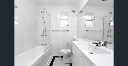 Renovated Modern 2 Bedroom Apartment opposite Malabar Beach - Photo 5