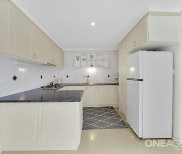 Three-bedroom family home - Photo 4