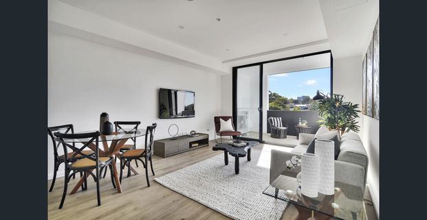 Stunning lifestyle apartment with district vistas, welcome to ‘No. 77 Edward’. - Photo 1