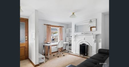 Fully Furnished- Great Location and gardener included - Photo 2