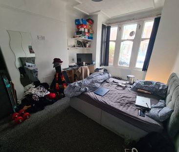 5 Bed - 20 Grove Gardens, Headingley, Leeds - LS6 4EG - Student - Photo 4