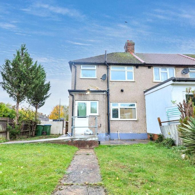 3 bedroom end of terrace house to rent - Photo 2