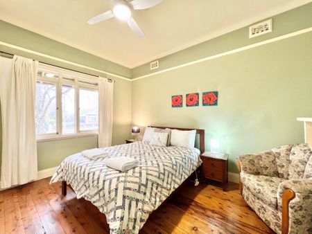 Beautiful and Plenty of Room to Relax! - Furnished & Serviced - Photo 3