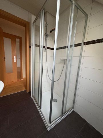 Ruhige, helle, renovierte 2-Zimmer-Wohnung - Photo 5