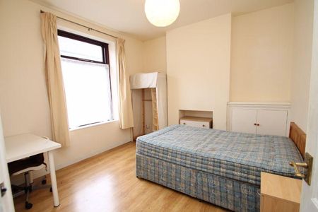 4 bedroom terraced house to rent - Photo 2