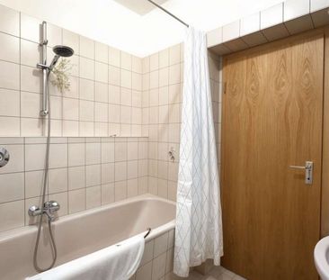 Helle 2 Zimmer Altbau-Wohnung in Rathingen Mitte, Stellplatz, Kelle... - Photo 3