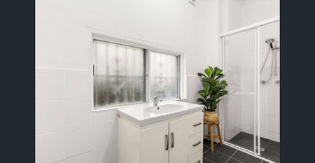 Ground floor apartment with entertainers courtyard - Photo 5