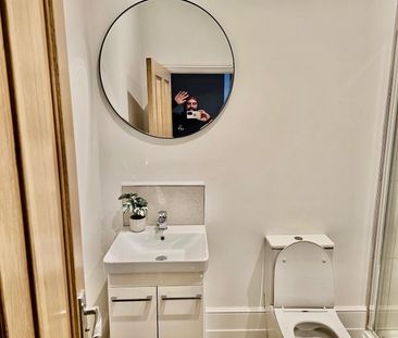 Spacious Fully Furnished 2-Bedroom, 2-Bathroom Apartment – Church H... - Photo 6