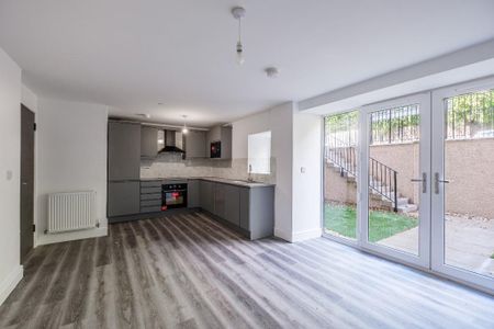 2 bedroom flat to rent - Photo 2