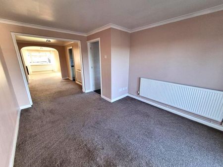 3 bedroom semi-detached house to rent - Photo 4