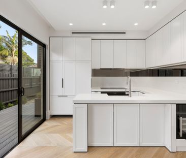 NEAR NEW TOWNHOUSE CLOSE TO DENDY PARK - Photo 2