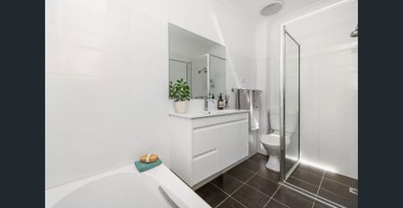 Modern Parkside Townhouse with House-Like proportions - Photo 3