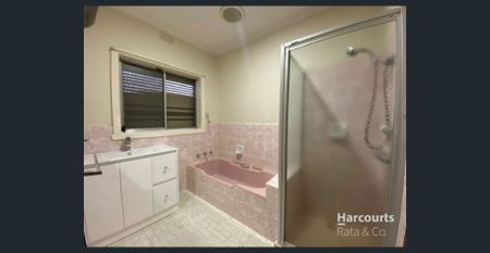 Family Living - Photo 4