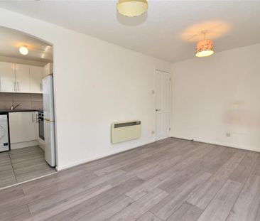 Studio to rent - Photo 2