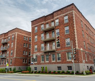4560 Sainte-Catherine Street W, Montréal, QC - Photo 2