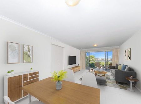 Modern 3-Bedroom, 2-Bathroom Unit in a Prime City Position! - Photo 3