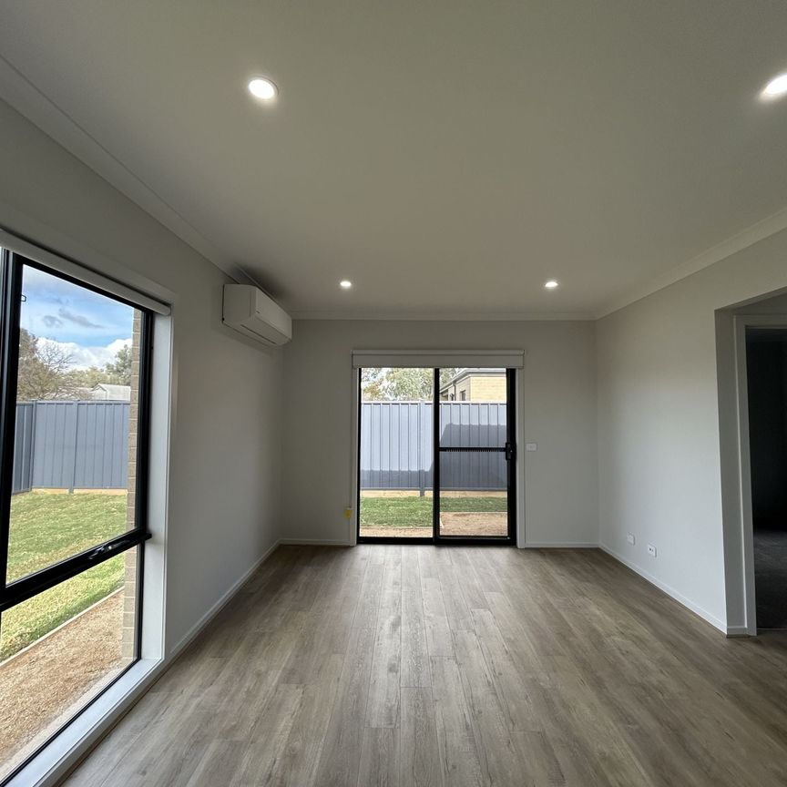 FOUR BEDROOM HOME ! - Photo 1
