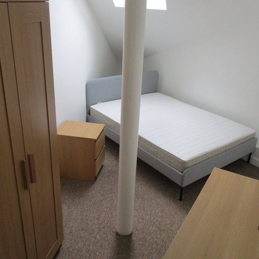 2 Bed Flat, Ninetree Hill, BS1 - Photo 1