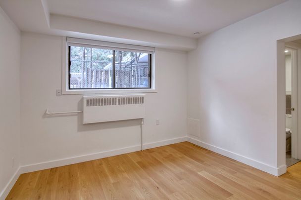 3250 Van Horne - Photo 1