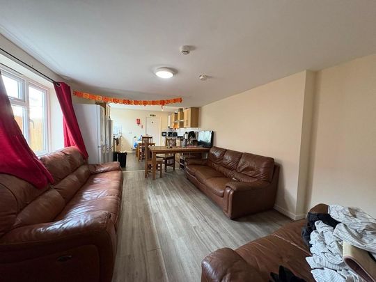 9 bedroom terraced house to rent - Photo 1