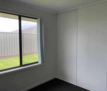 Spacious Four Bedroom Home .. - Photo 5