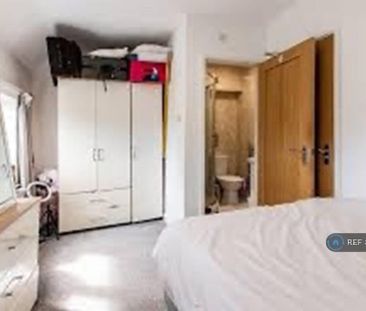 1 bedroom in a house share to rent - Photo 3