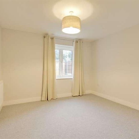 Bathurst Walk, Richings, SL0 - Photo 1