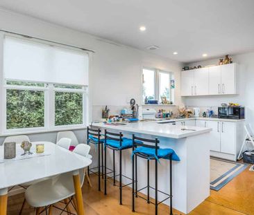 Comfortable Family Living in Sunnynook - Photo 5