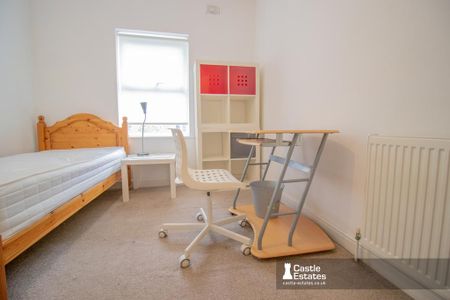 4 bedroom terraced house to rent - Photo 4