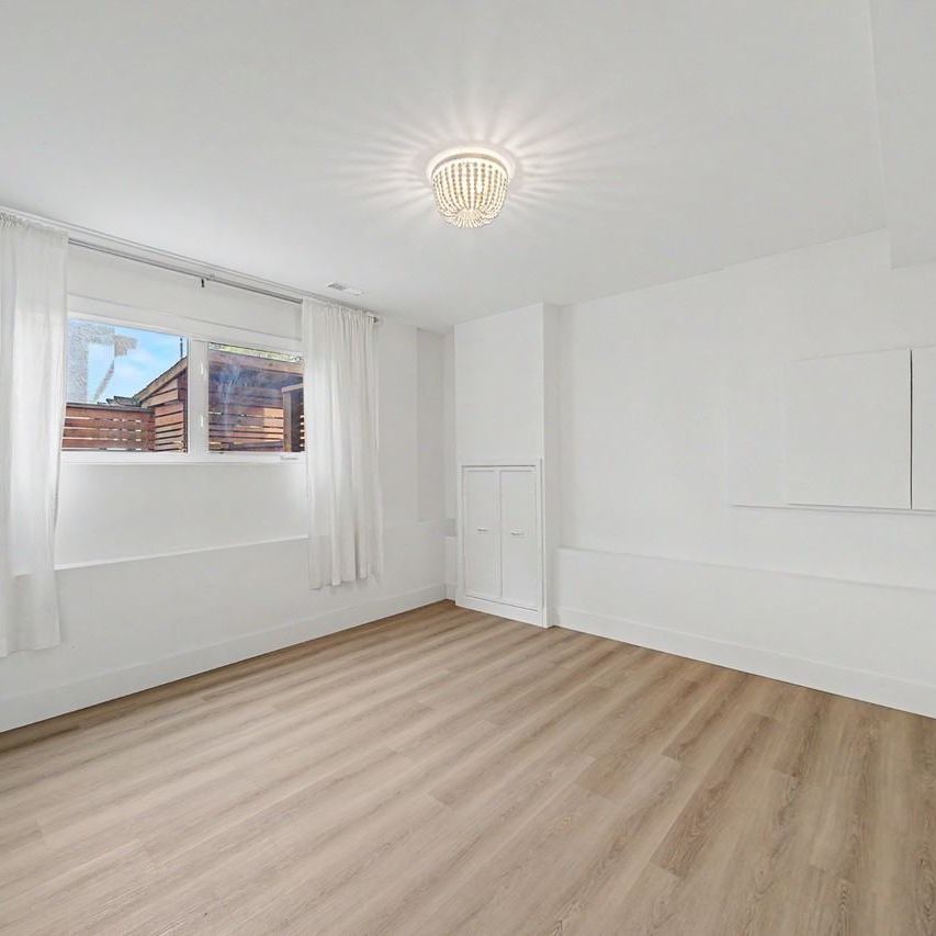 1014 Carnaby Place apartment — North Vancouver, BC (4-Bedroom) - 4 Bedroom - Photo 1