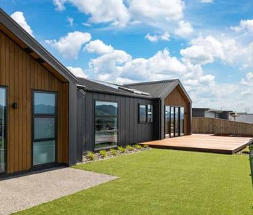 STUNNING EX SHOWHOME - Photo 1