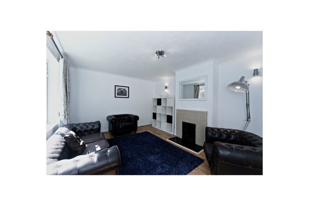 4 Bed Terraced House, Sandmere Road, SW4 - Photo 1