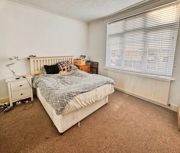 Pall Mall, Leigh-On-Sea - Photo 4