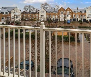 Emerald Square, Roehampton, London, SW15 - Photo 2