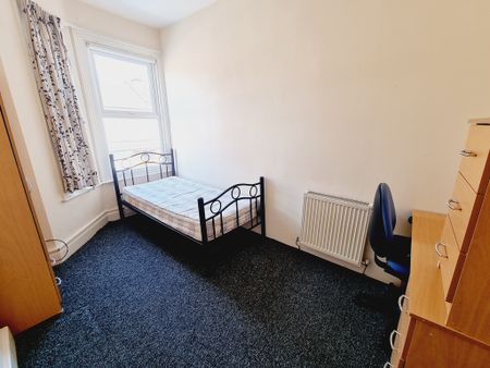 5 Bed Student Accommodation - Photo 4