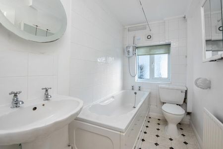 2 bedroom maisonette to rent - Photo 4