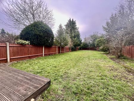 4 bedroom semi-detached house to rent - Photo 5