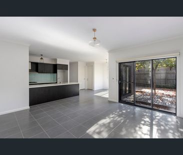 16 Attunga St, Chadstone, Vic 3148 - Photo 2