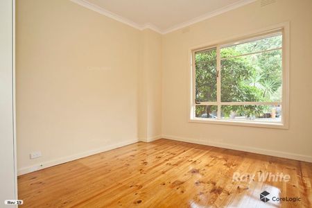 1/12 Warnes Rd , MITCHAM - Photo 2