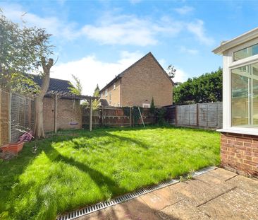 Clare Gardens, Egham, Surrey, TW20 9JQ - Photo 4